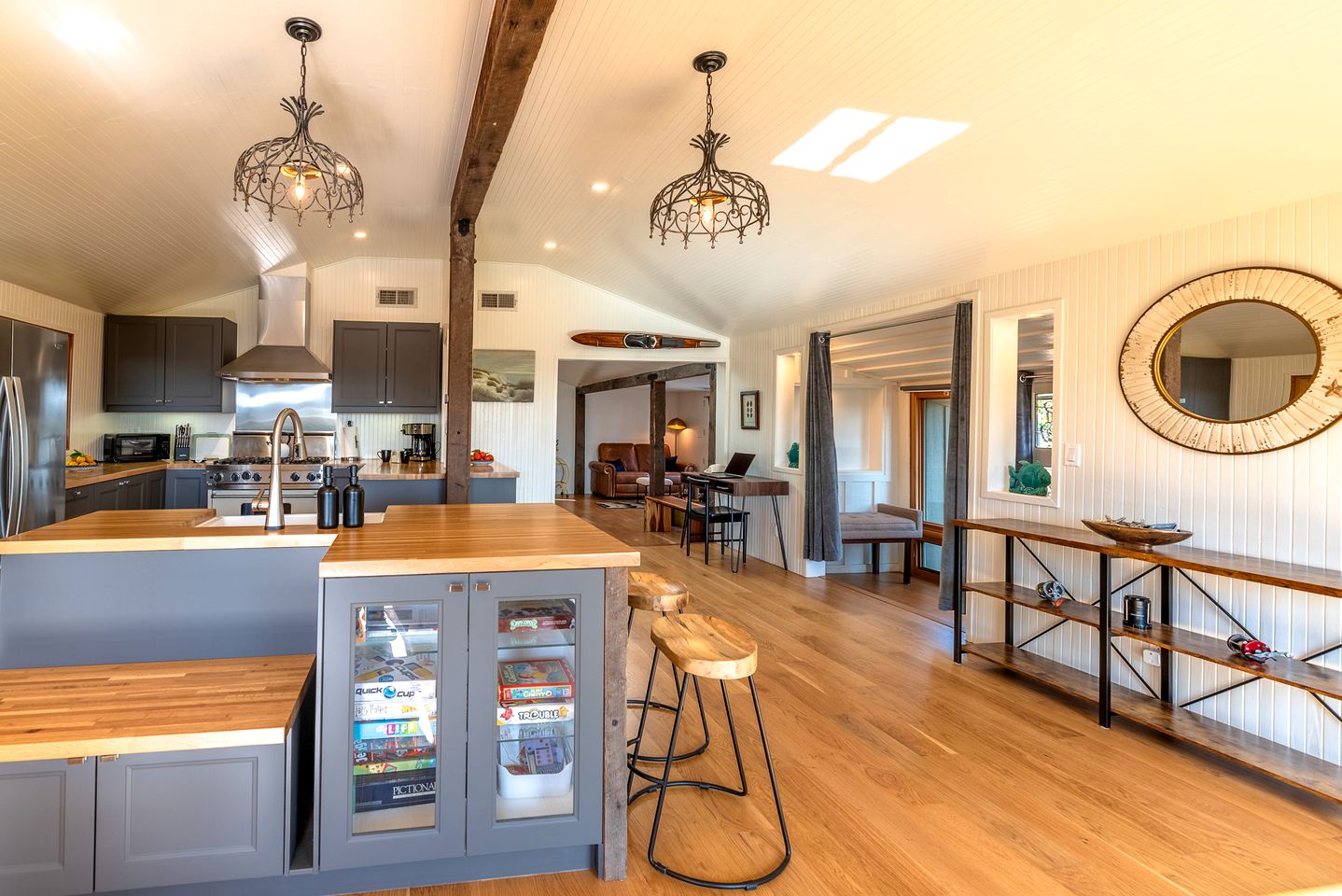 Gorgeous Coastal Cottage with Private Hot Tub in Bodega Bay, Perfect for a Weekend Escape by the Sea