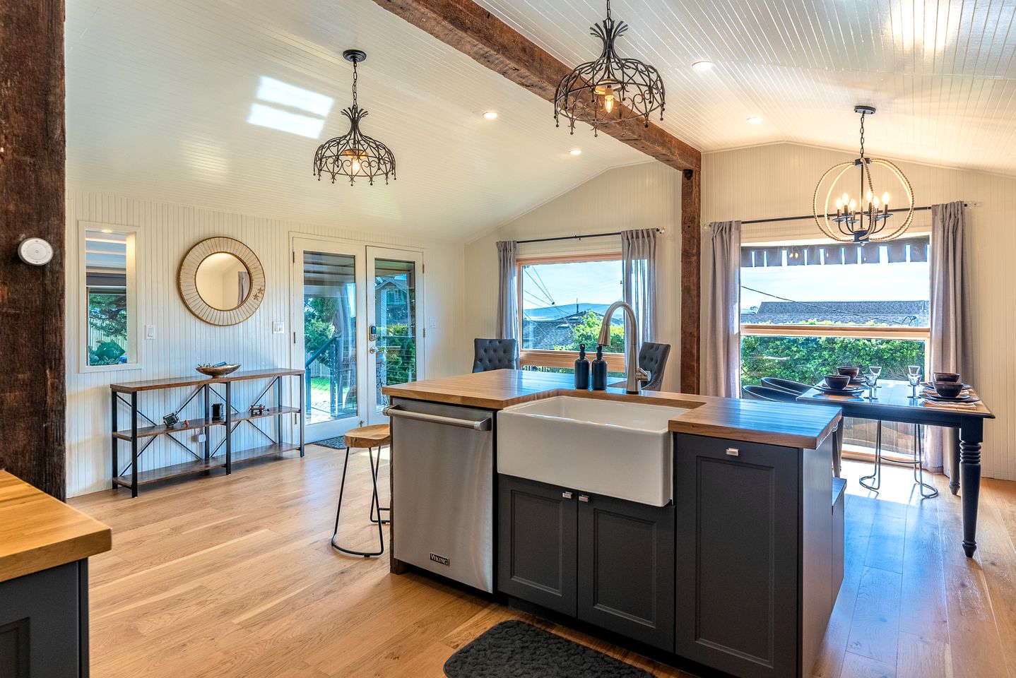 Gorgeous Coastal Cottage with Private Hot Tub in Bodega Bay, Perfect for a Weekend Escape by the Sea