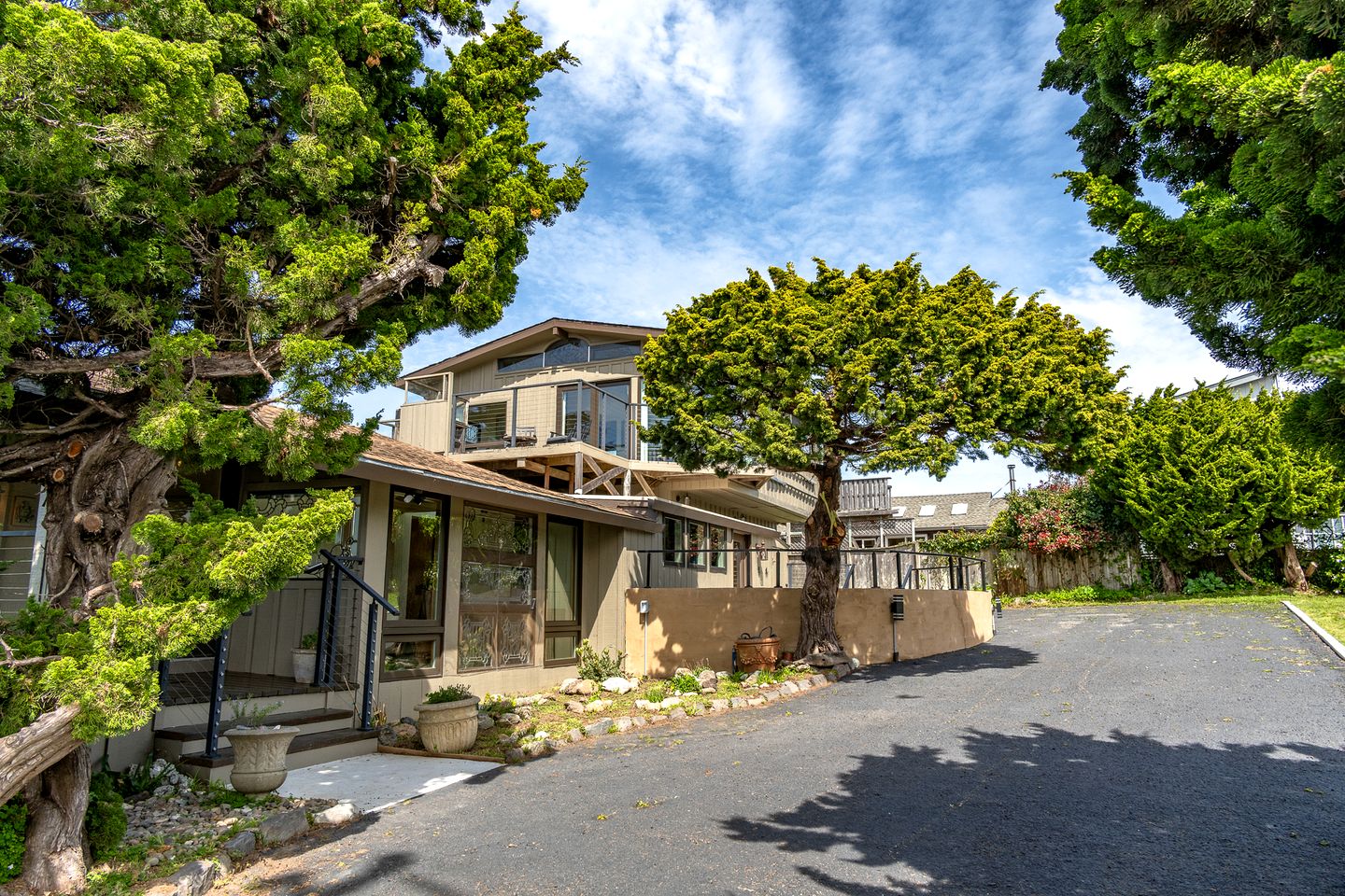 Gorgeous Coastal Cottage with Private Hot Tub in Bodega Bay, Perfect for a Weekend Escape by the Sea