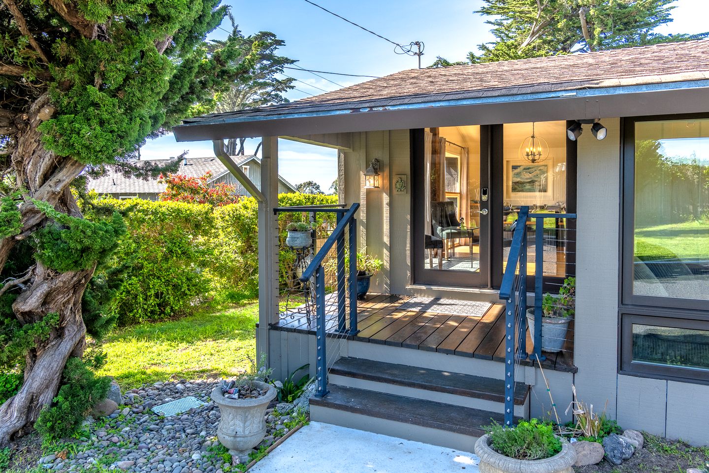 Gorgeous Coastal Cottage with Private Hot Tub in Bodega Bay, Perfect for a Weekend Escape by the Sea