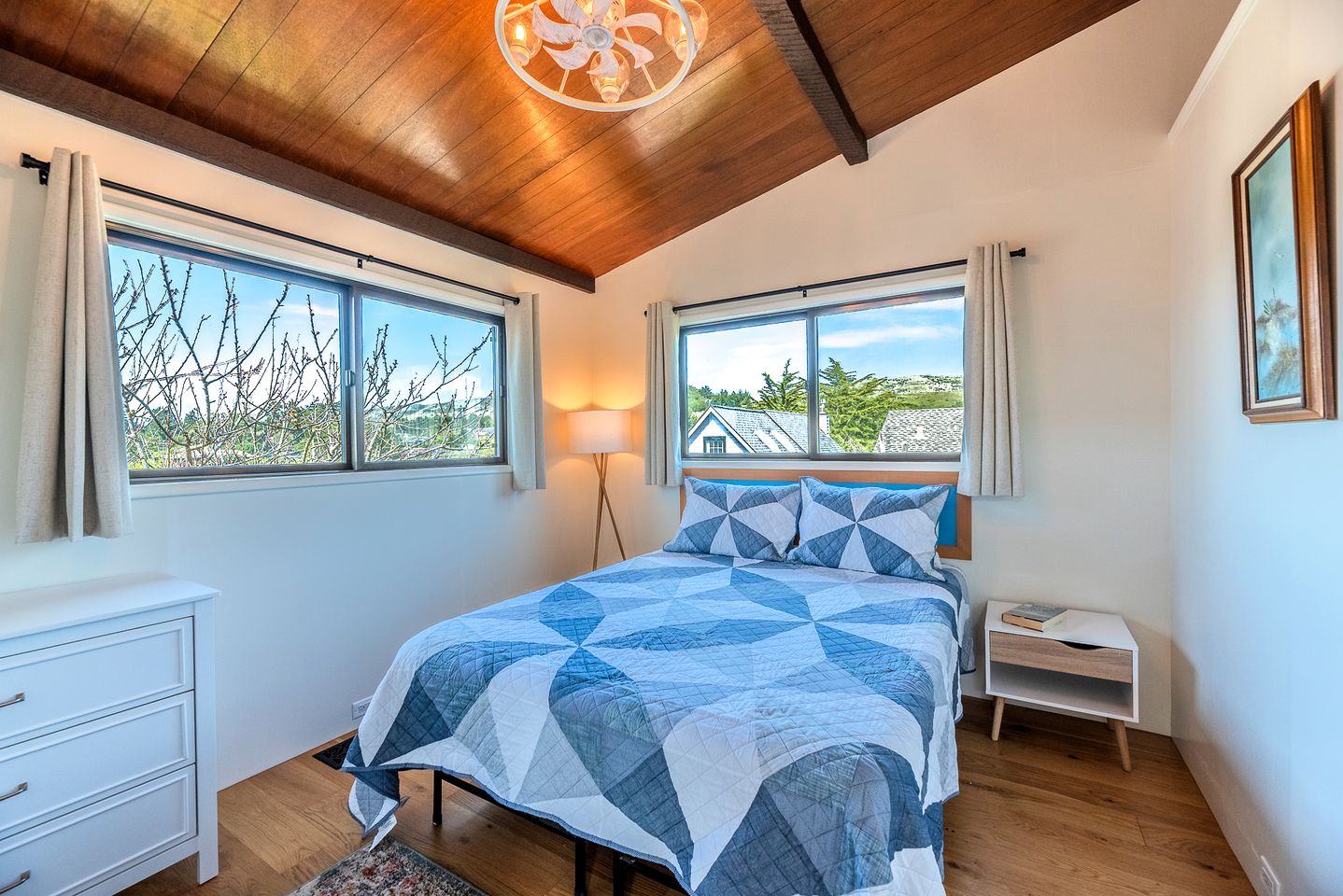 Gorgeous Coastal Cottage with Private Hot Tub in Bodega Bay, Perfect for a Weekend Escape by the Sea
