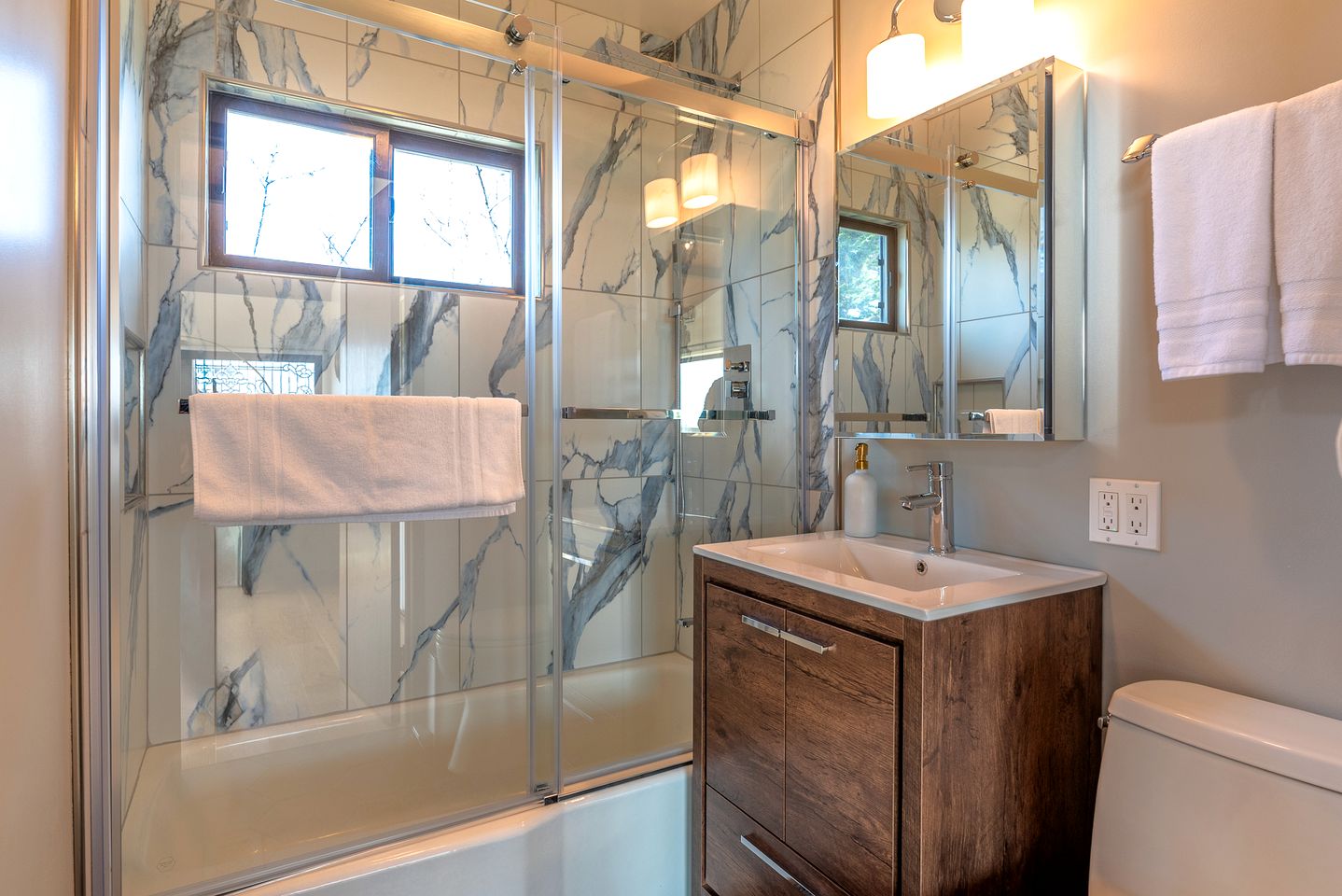 Gorgeous Coastal Cottage with Private Hot Tub in Bodega Bay, Perfect for a Weekend Escape by the Sea