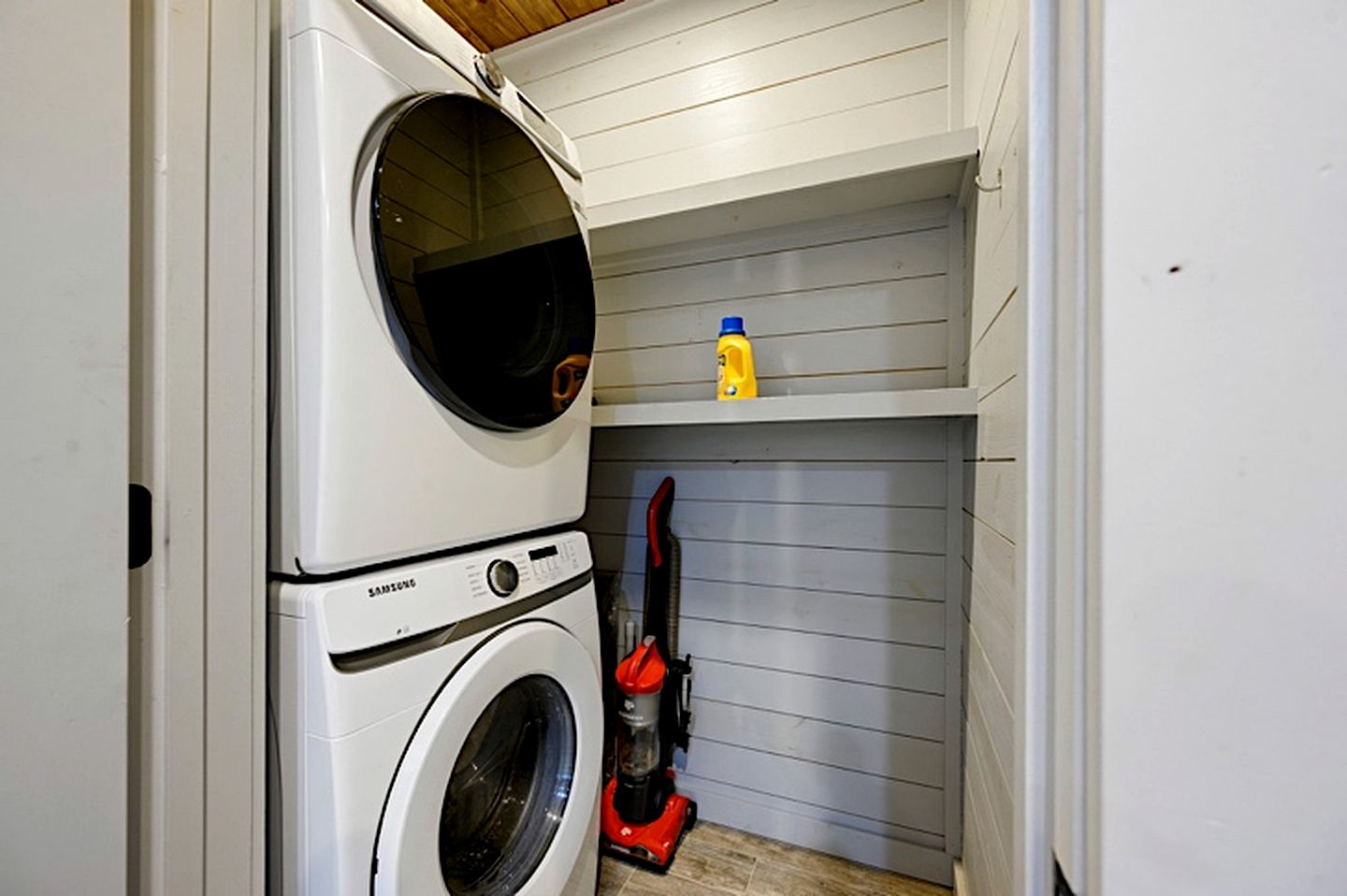 Romantic Luxury Cabin with Elevated Gazebo near Broken Bow, Oklahoma