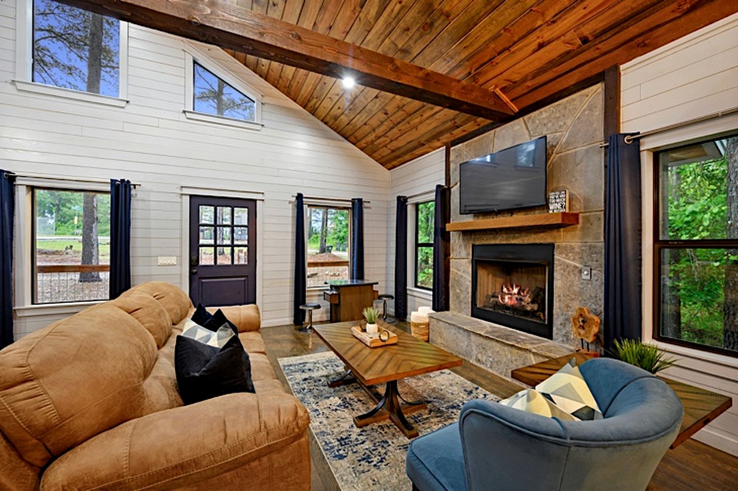 Romantic Luxury Cabin with Elevated Gazebo near Broken Bow, Oklahoma