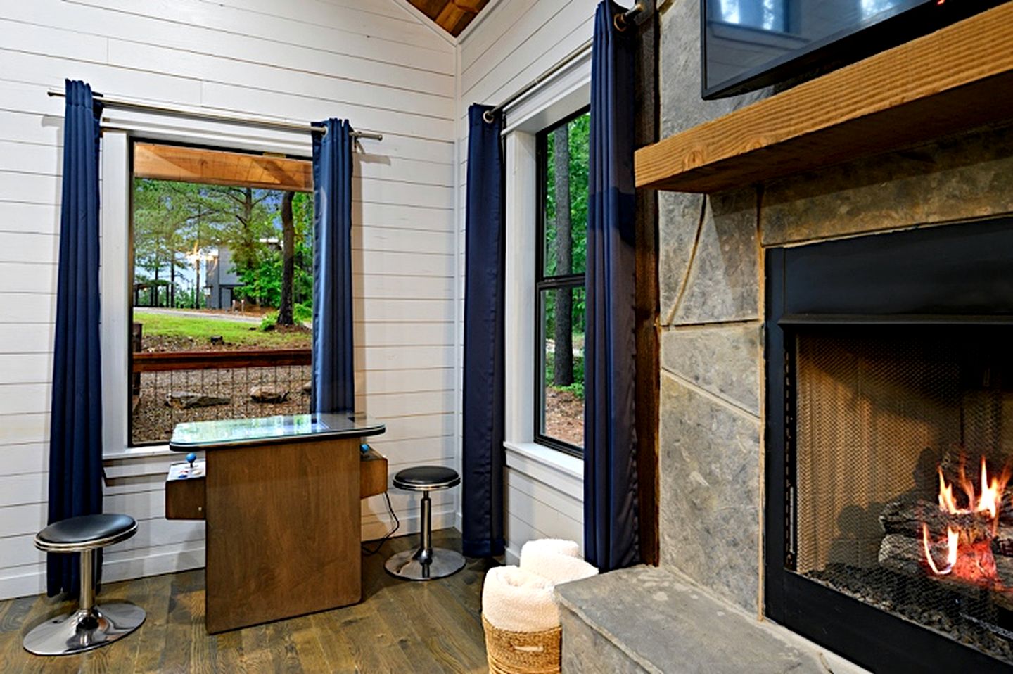 Romantic Luxury Cabin with Elevated Gazebo near Broken Bow, Oklahoma