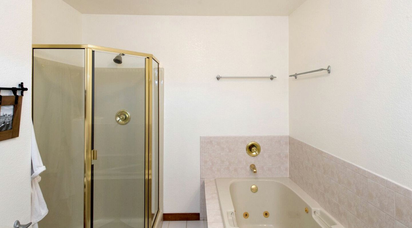 Secluded Cabin Rental with a Ping Pong Table near Johnson's Beach in California