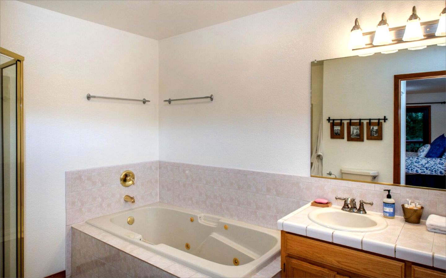 Secluded Cabin Rental with a Ping Pong Table near Johnson's Beach in California