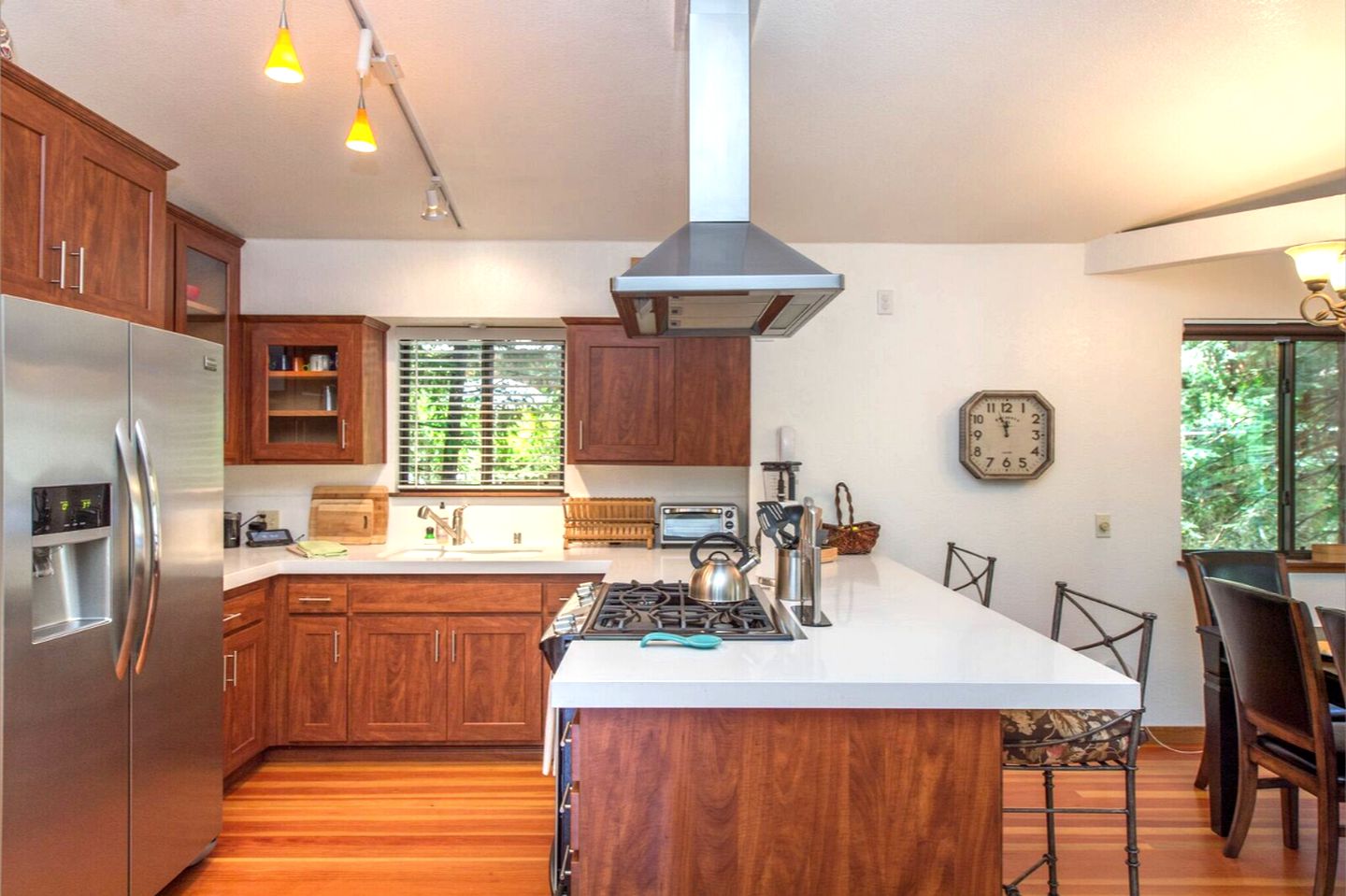 Secluded Cabin Rental with a Ping Pong Table near Johnson's Beach in California