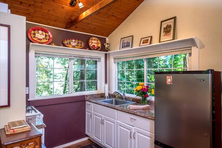 Cottages (Guerneville, California, United States)