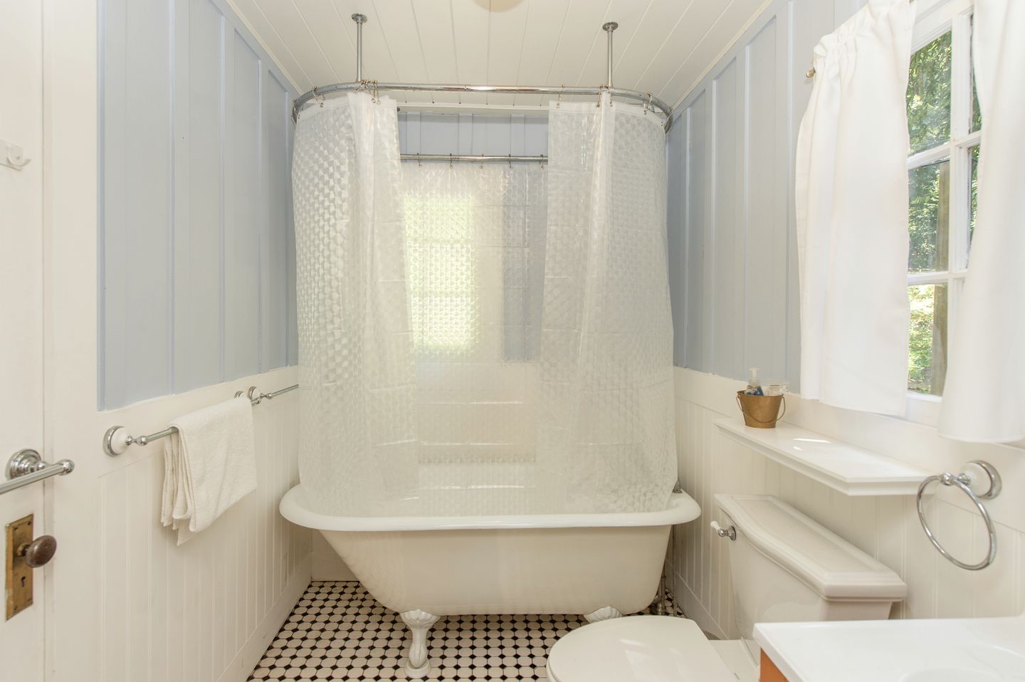 Charming Cabin Rental with Easy Access to the River in Guerneville, California