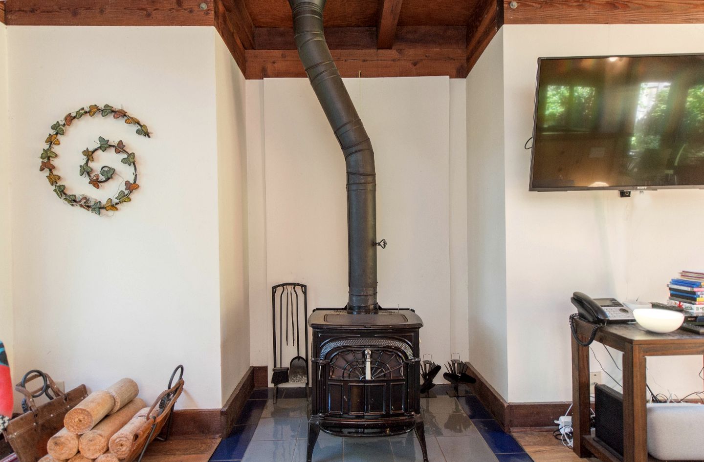 Rustic Cabin Rental with Hot Tub near the Russian River in Guerneville, California