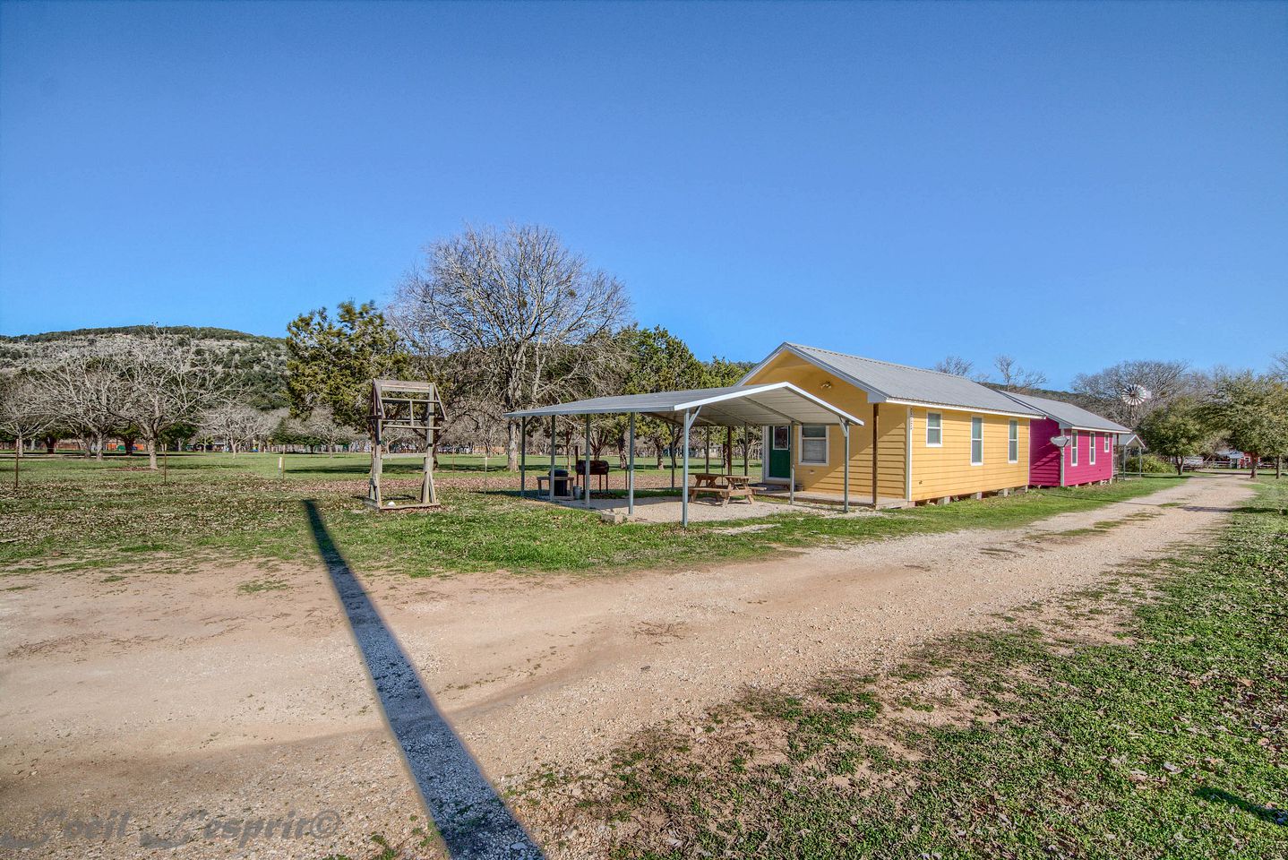 New Braunfels Glamping Cabin, Ideal for a Family Getaway in Texas