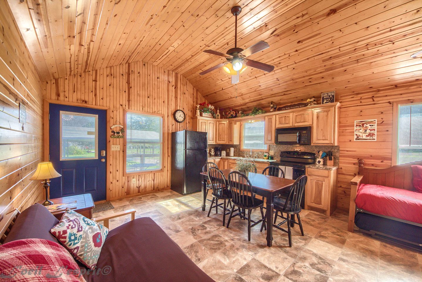 New Braunfels Glamping Cabin, Ideal for a Family Getaway in Texas