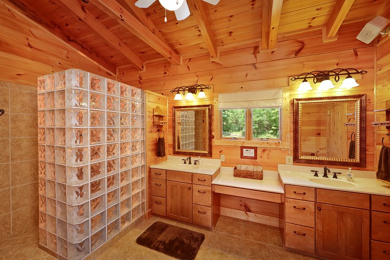 -- (United States, Gatlinburg, Tennessee)