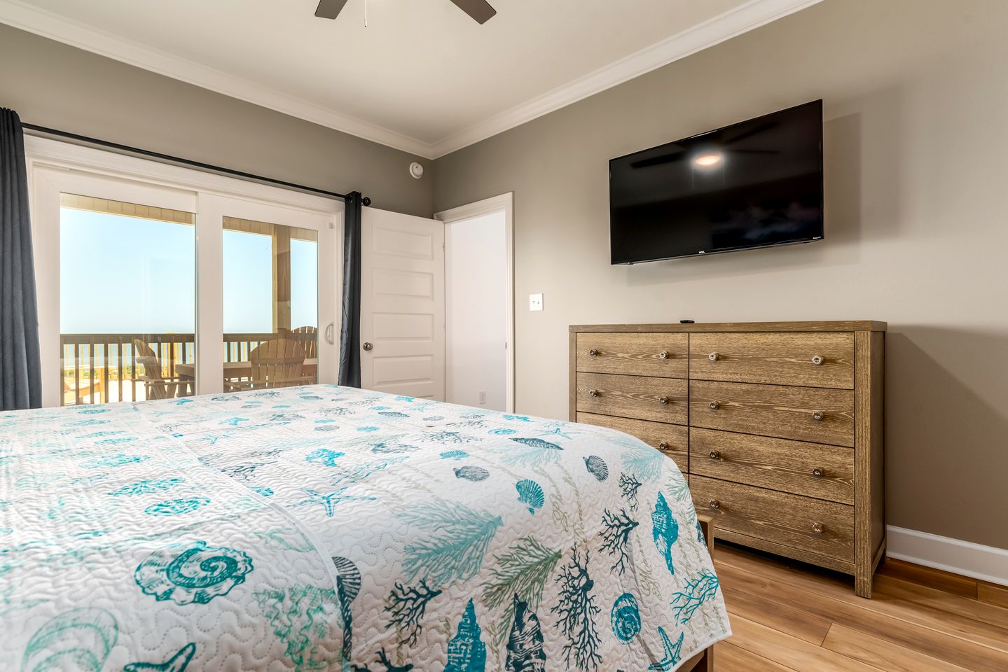 Awesome Oceanfront Beach House with Fantastic Sights in Dauphin Island, Alabama