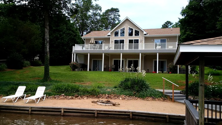 Vacation Rentals (Bracey, Virginia, United States)