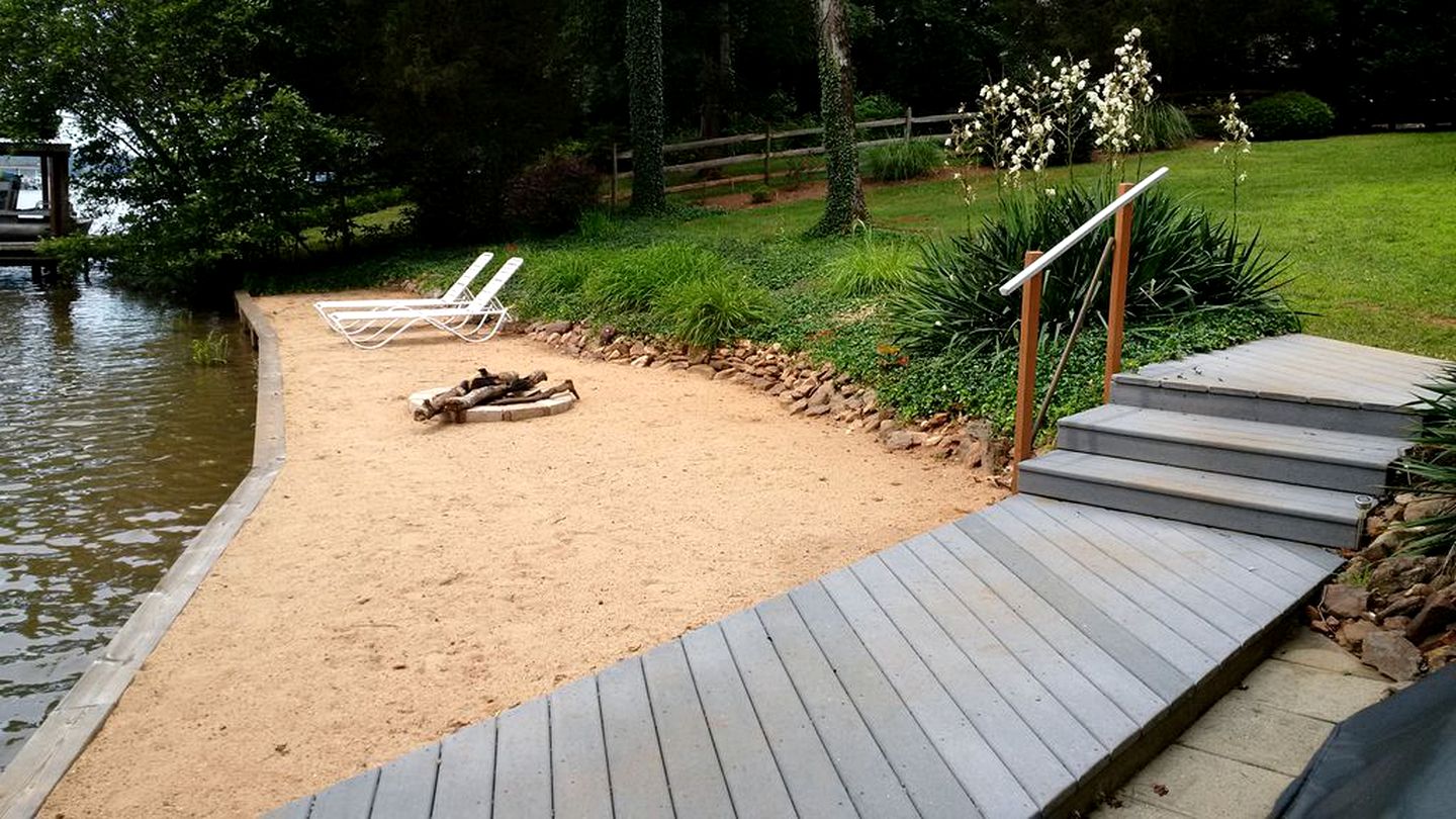 Spacious Family Vacation Rental on the Water in Bracey, Virginia