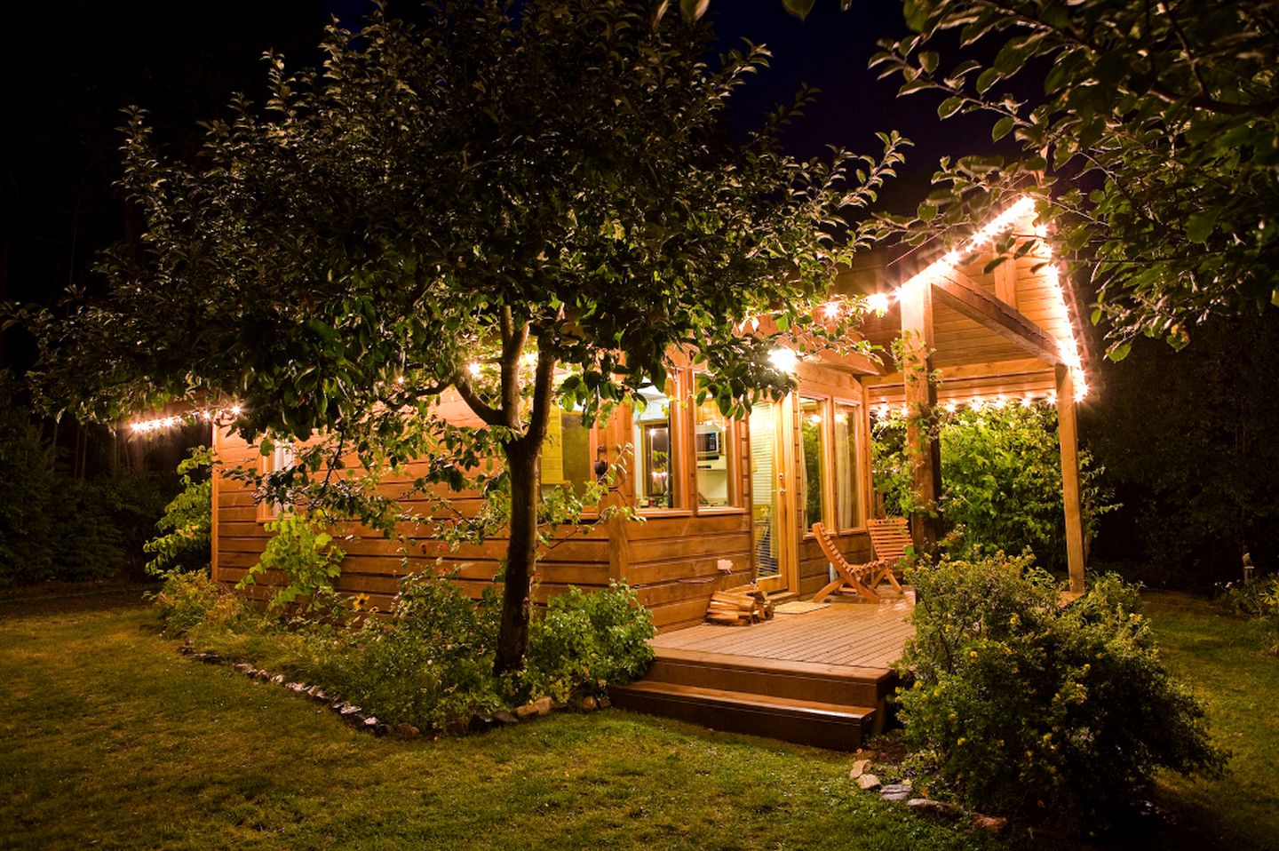 Romantic Resort Rental for Two on Kootenay Lake near Kaslo in British Columbia, Canada