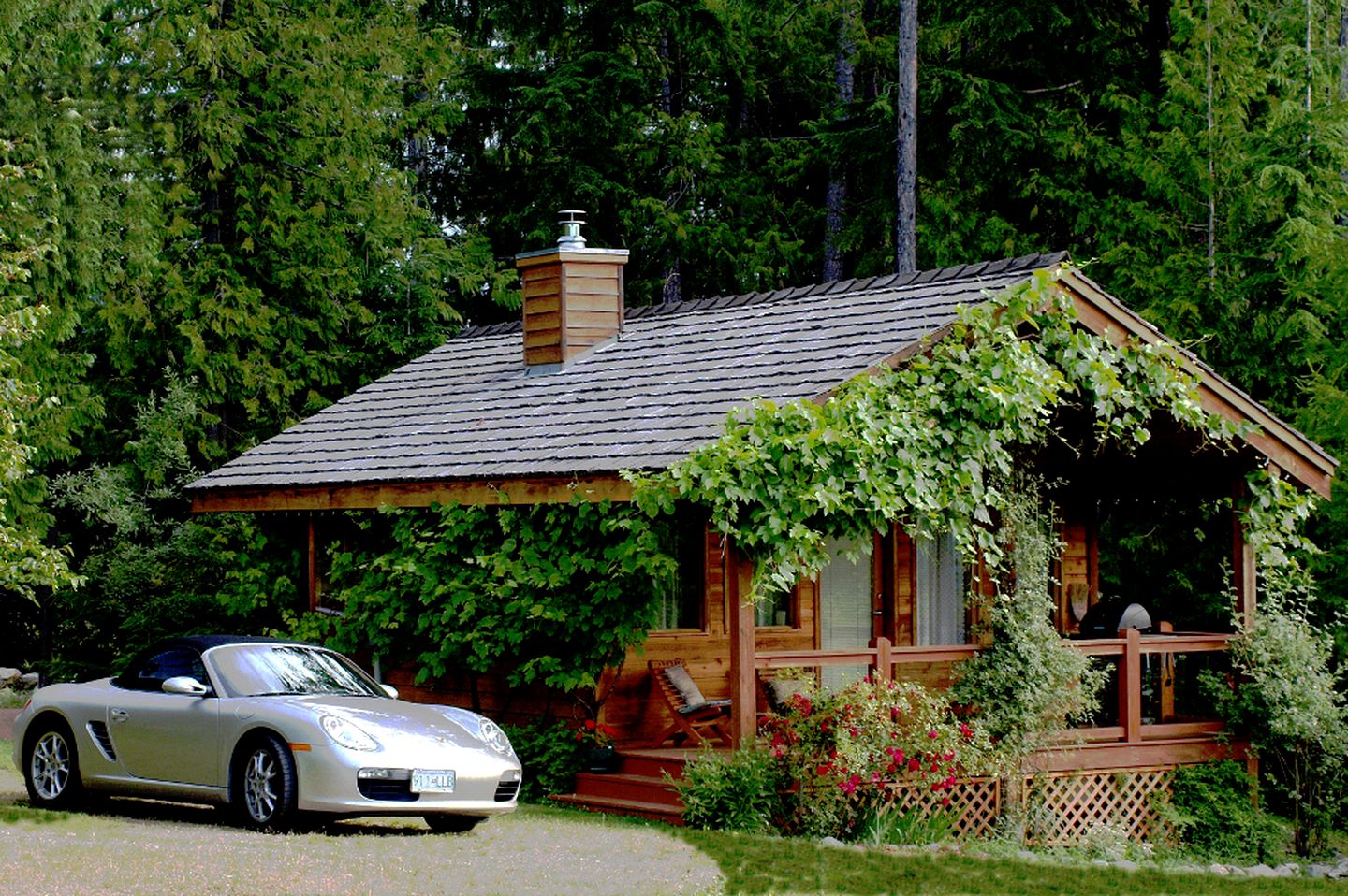 Cozy Cottage at a Romantic Resort on Kootenay Lake in Kaslo, British Columbia, Canada