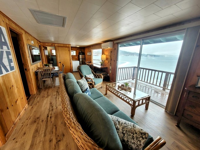 Cabins (United States of America, Laconia, New Hampshire)