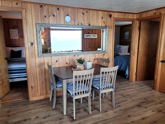 Cabins (United States of America, Laconia, New Hampshire)