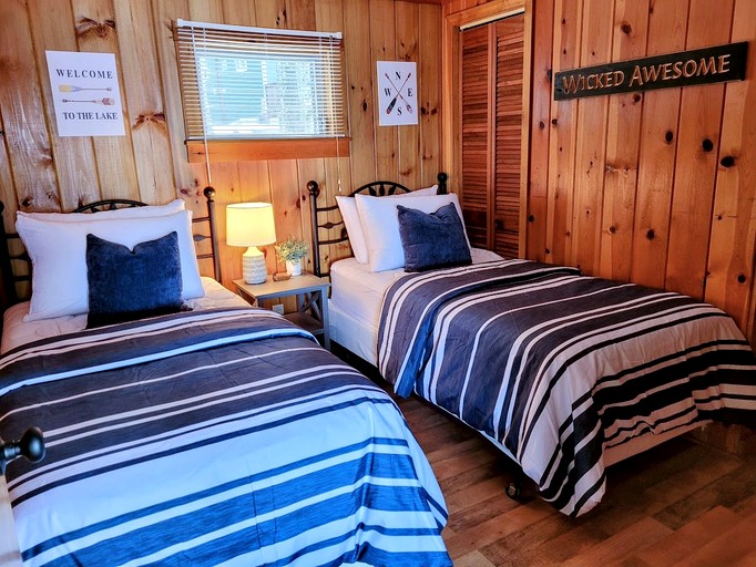 Cabins (United States of America, Laconia, New Hampshire)