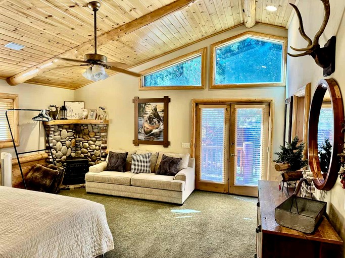 Cabins (United States of America, Big Bear Lake, California)