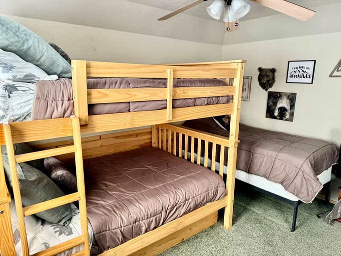 Cabins (United States of America, Big Bear Lake, California)