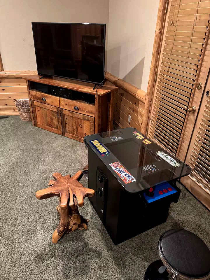 Spacious Mountain Cabin with Game Room and Outdoor Spa near Snow Summit in Big Bear, CA