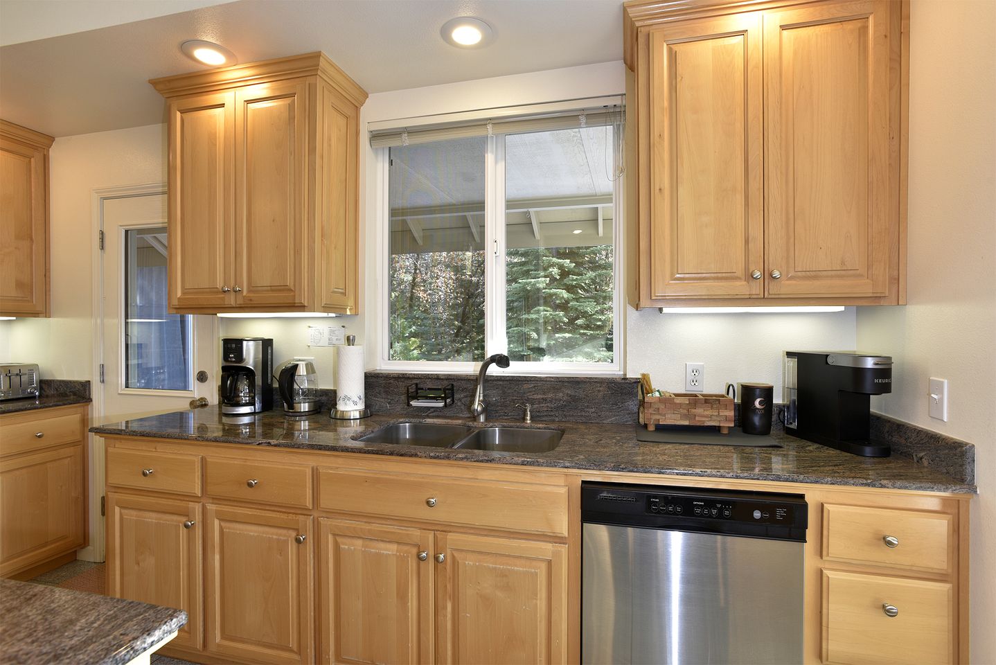 Serene Solar-Powered Retreat with Wood Stove & EV Charger in Mount Shasta, California