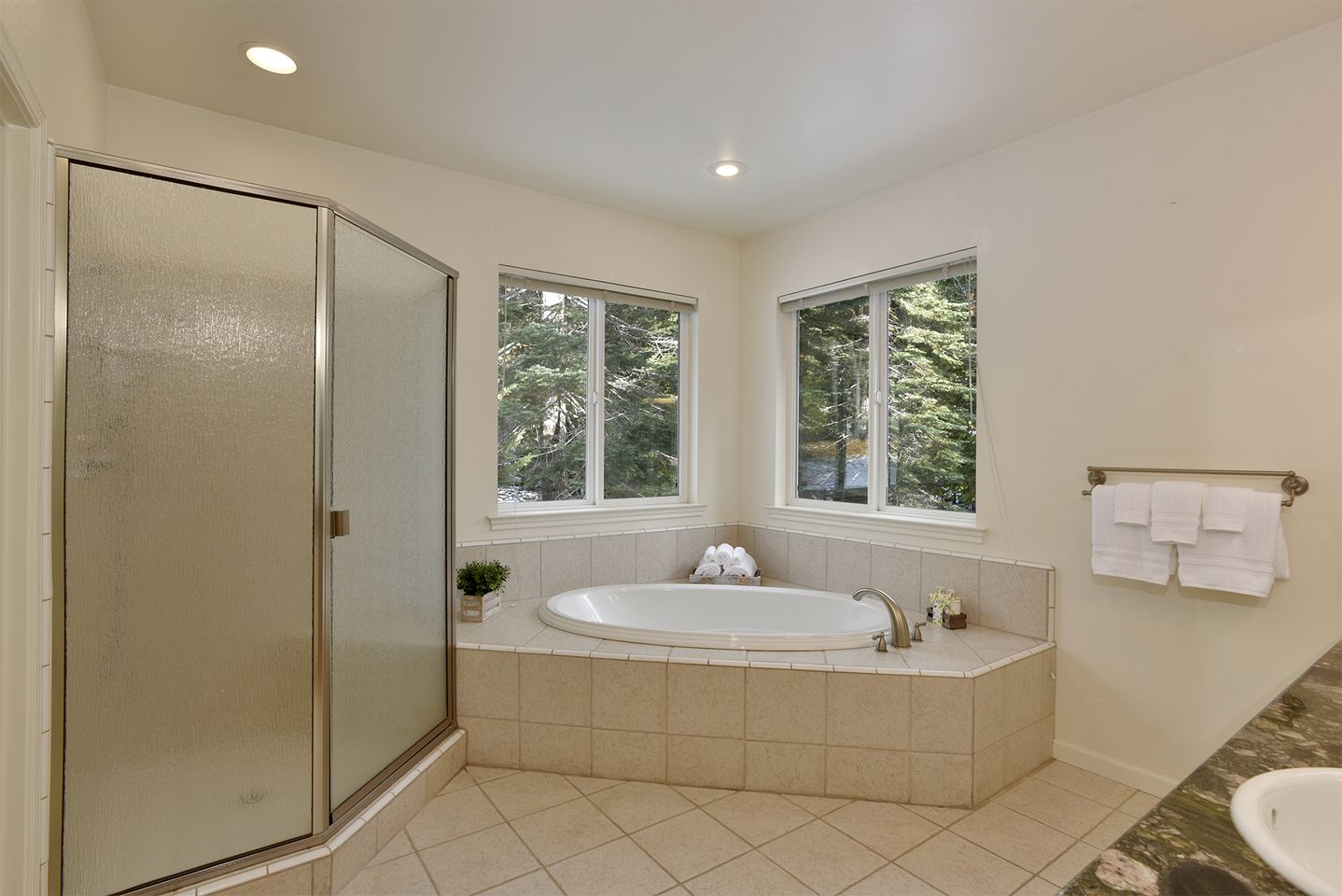 Serene Solar-Powered Retreat with Wood Stove & EV Charger in Mount Shasta, California