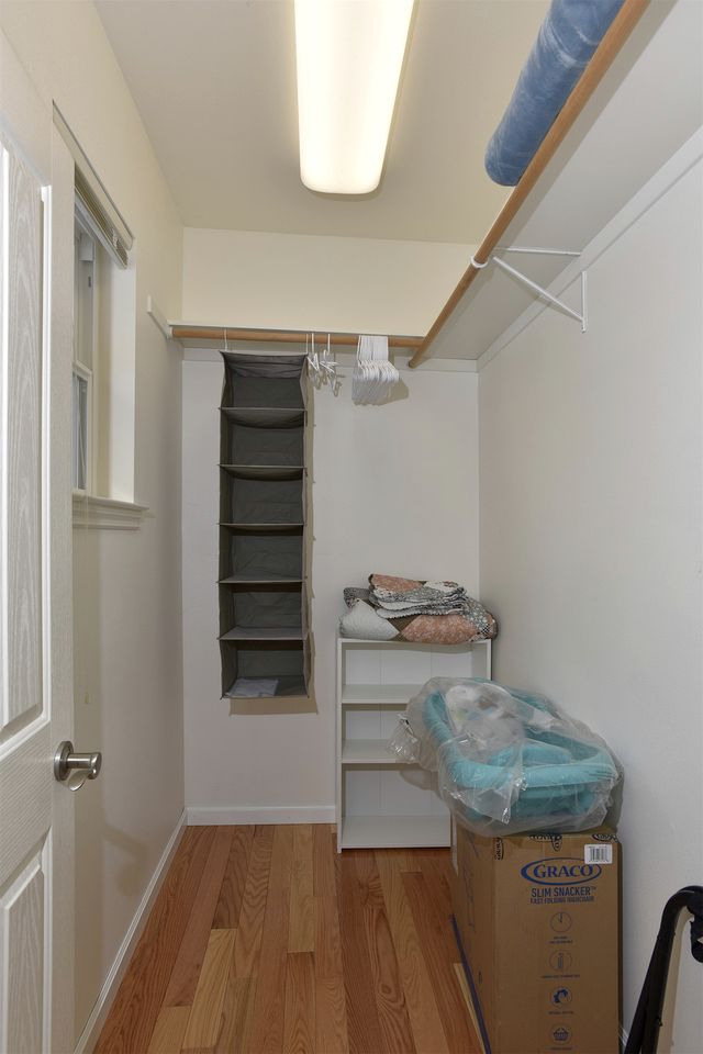 Serene Solar-Powered Retreat with Wood Stove & EV Charger in Mount Shasta, California