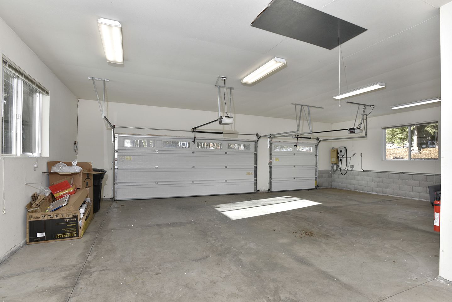 Serene Solar-Powered Retreat with Wood Stove & EV Charger in Mount Shasta, California