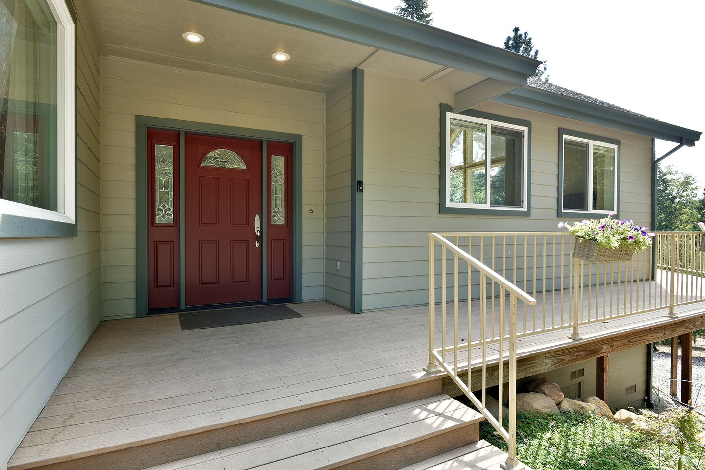 Serene Solar-Powered Retreat with Wood Stove & EV Charger in Mount Shasta, California