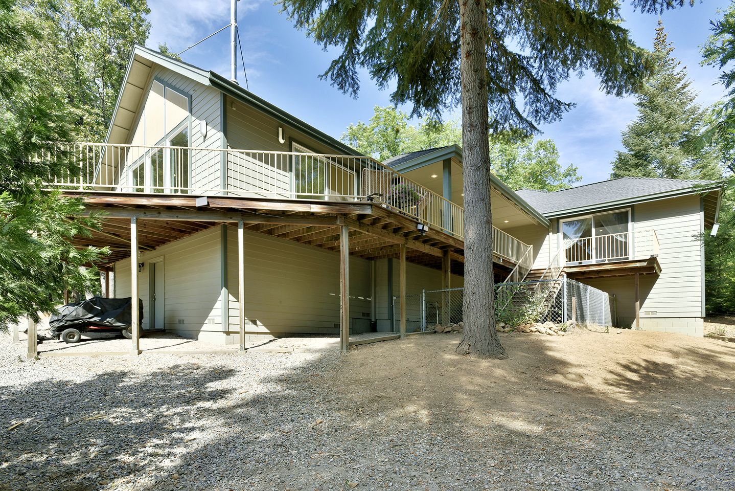 Serene Solar-Powered Retreat with Wood Stove & EV Charger in Mount Shasta, California