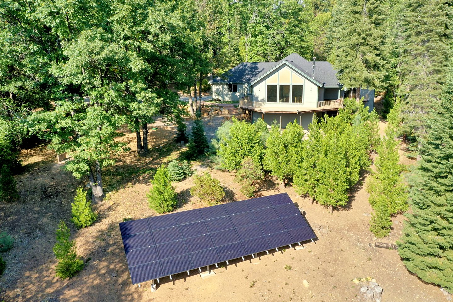 Serene Solar-Powered Retreat with Wood Stove & EV Charger in Mount Shasta, California