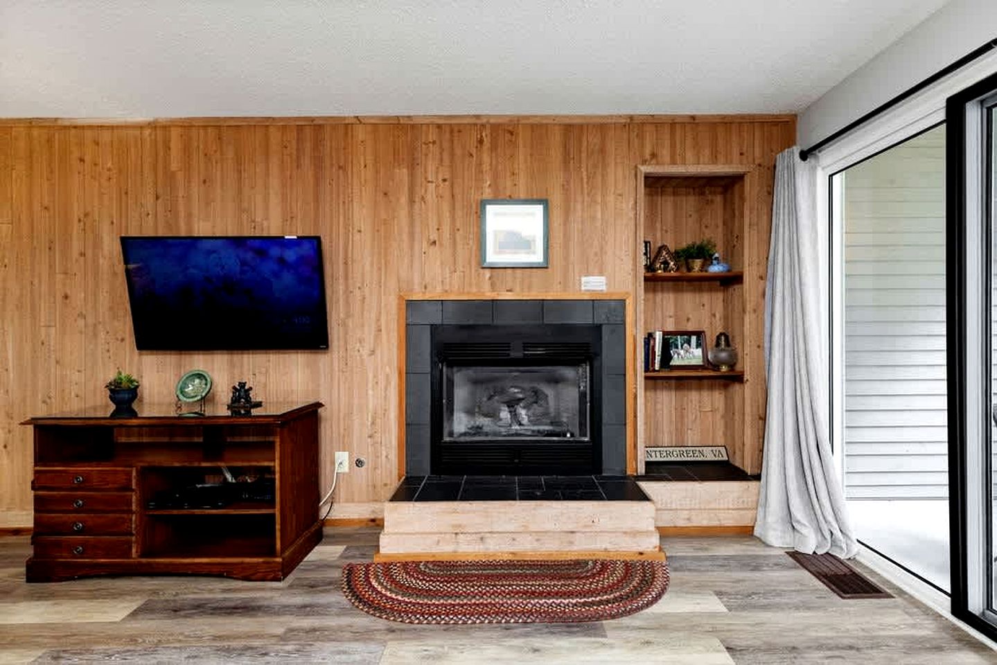 Charming Resort Retreat with Golf Course Views Near Wintergreen Resort, VA