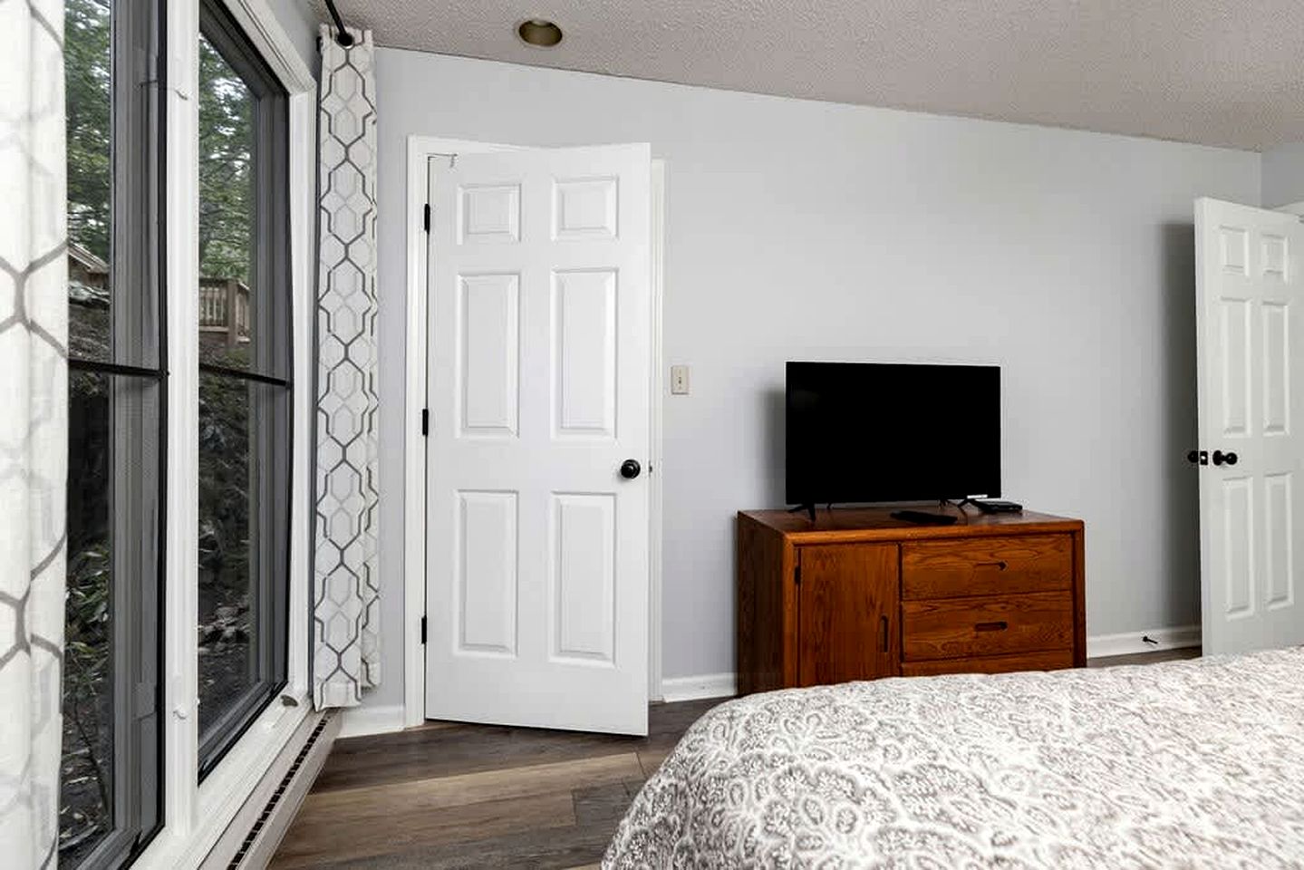 Charming Resort Retreat with Golf Course Views Near Wintergreen Resort, VA