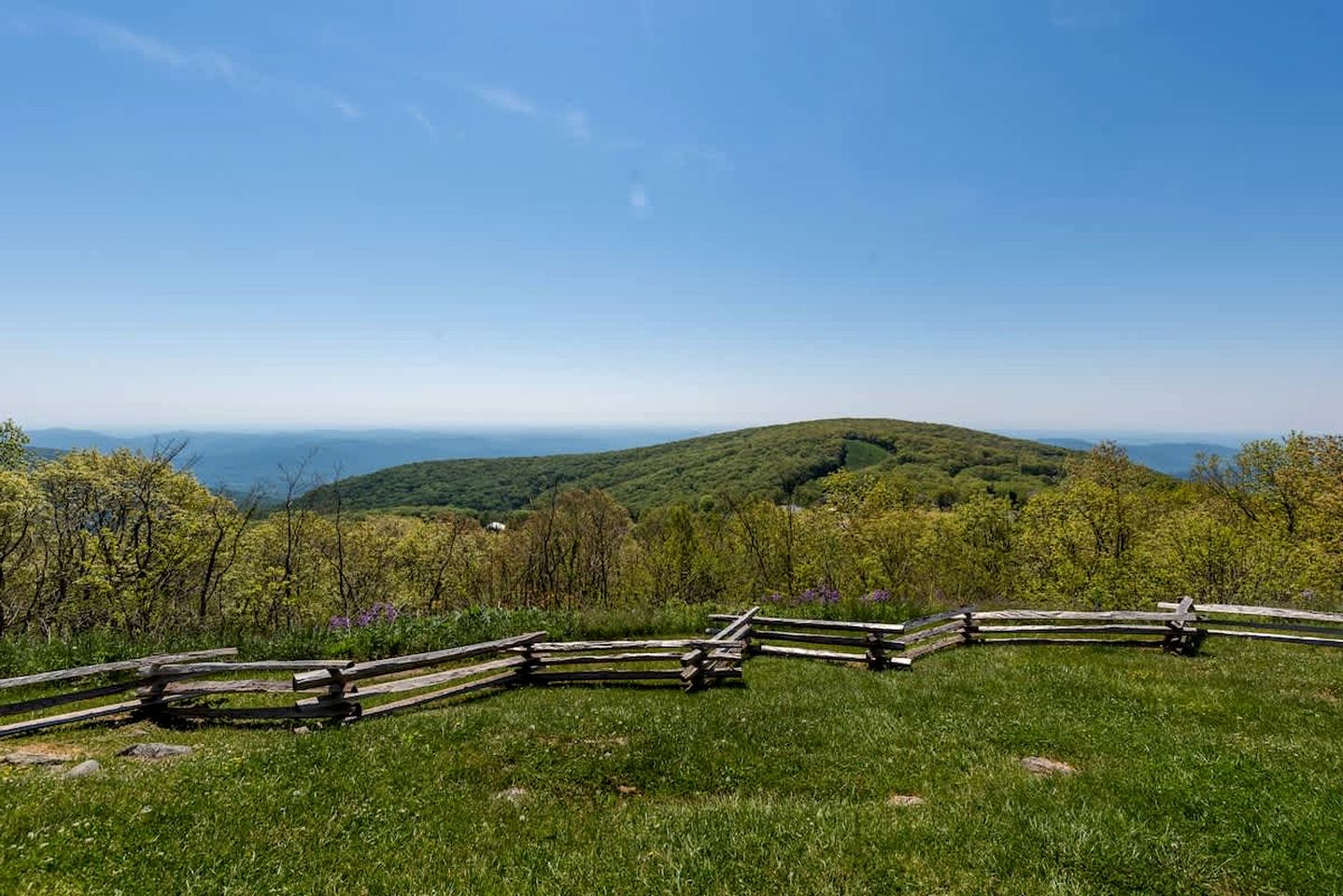 Charming Resort Retreat with Golf Course Views Near Wintergreen Resort, VA