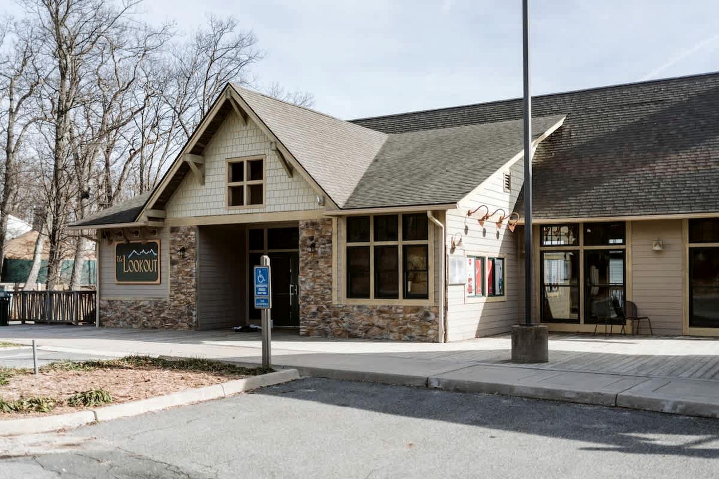 Charming Resort Retreat with Golf Course Views Near Wintergreen Resort, VA