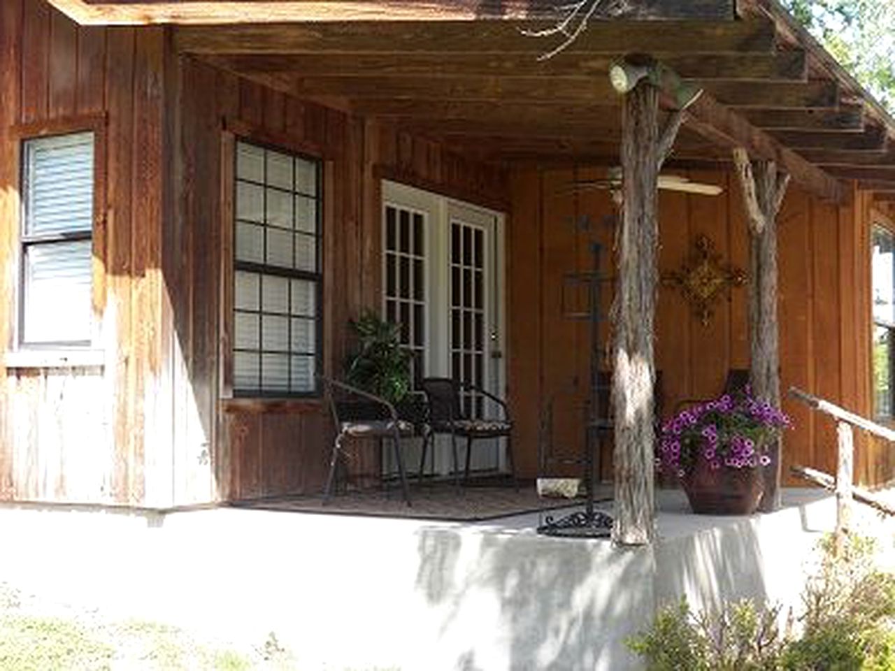 Cozy Cabin near the Gaudalupe River in Old Ingram Loop, Texas