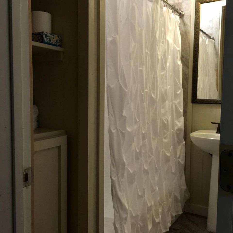 Vacation Cabin near the Boutiques and Galleries in Ingram, Texas