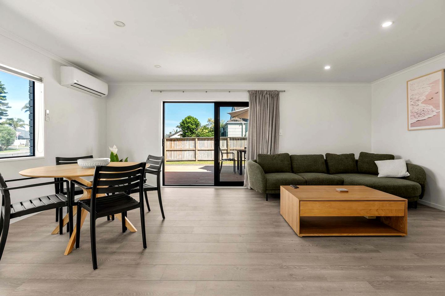 Charming Papamoa Beach Holiday Home with Outdoor Deck, Near Sandy Shores, Papamoa, New Zealand