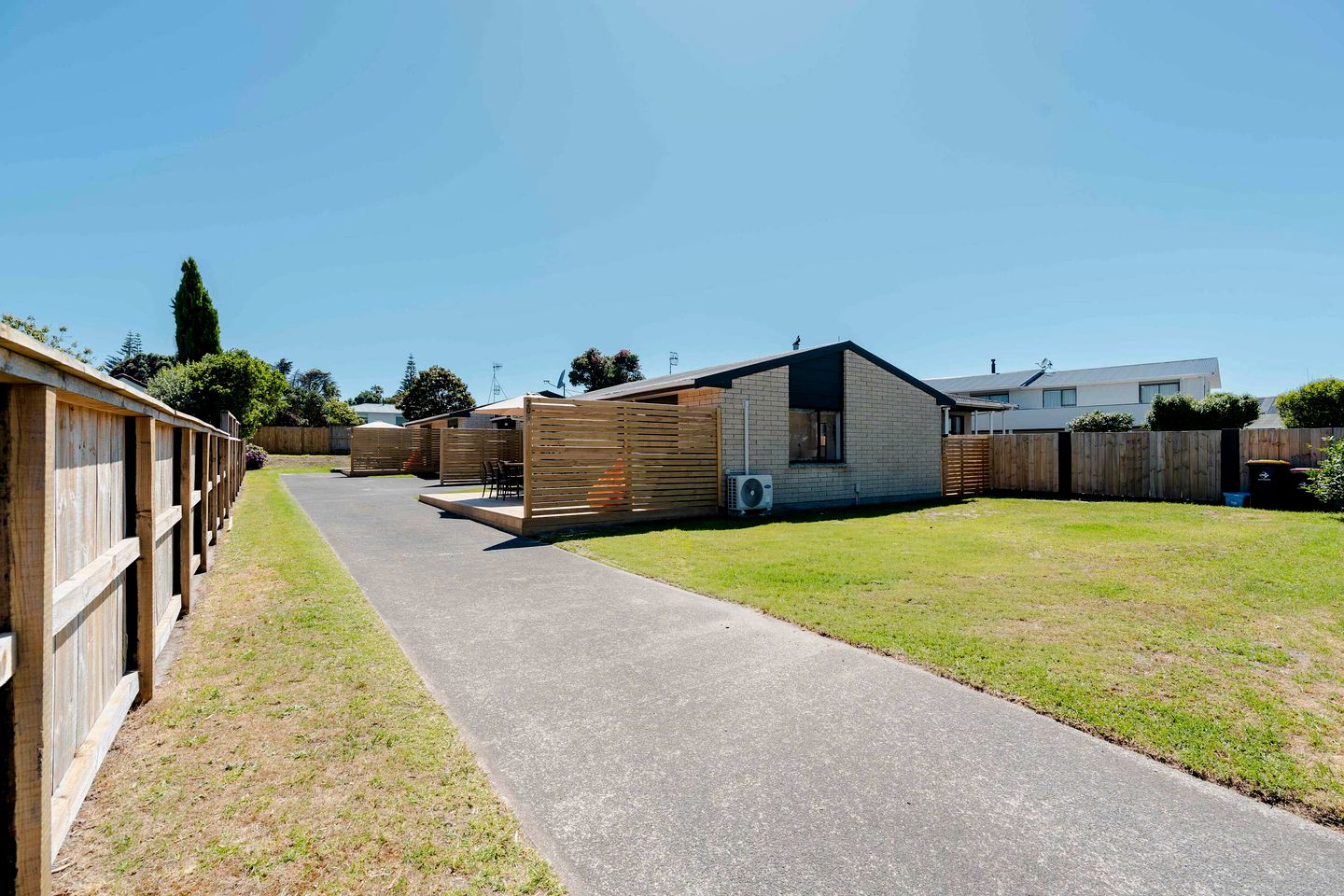 Charming Papamoa Beach Holiday Home with Outdoor Deck, Near Sandy Shores, Papamoa, New Zealand