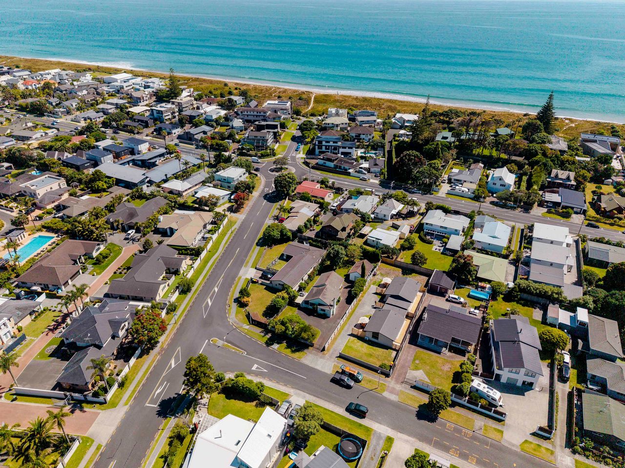 Charming Papamoa Beach Holiday Home with Outdoor Deck, Near Sandy Shores, Papamoa, New Zealand