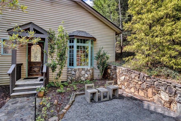 Charming Mountain Home with Expansive Deck Near Asheville in Black Mountain, North Carolina