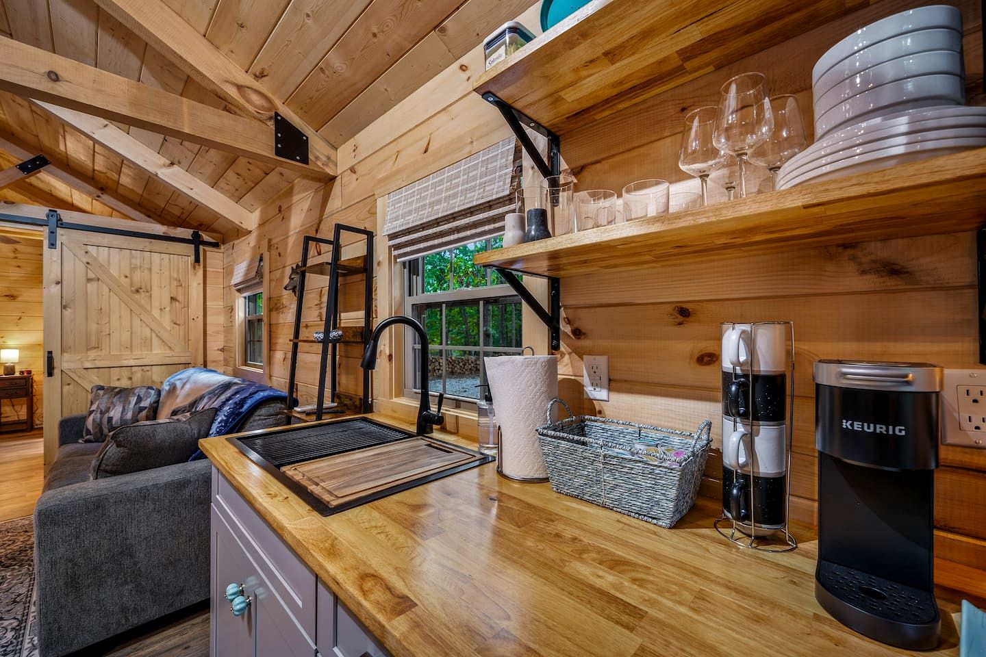 Peaceful Log Cabin Getaway with Hot Tub and Fire Pit in Mentone, Alabama