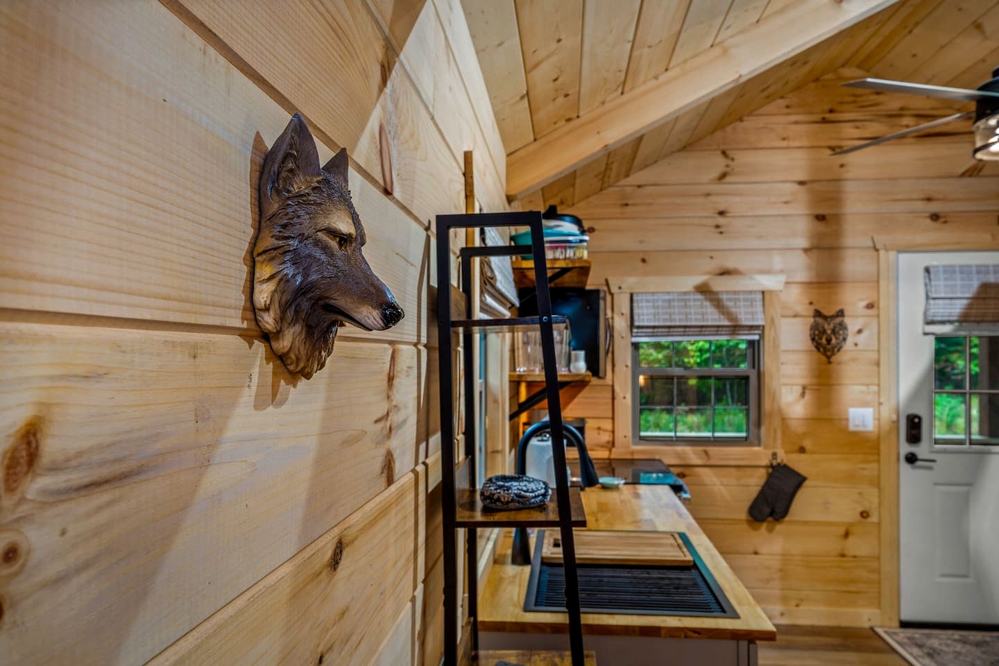 Peaceful Log Cabin Getaway with Hot Tub and Fire Pit in Mentone, Alabama