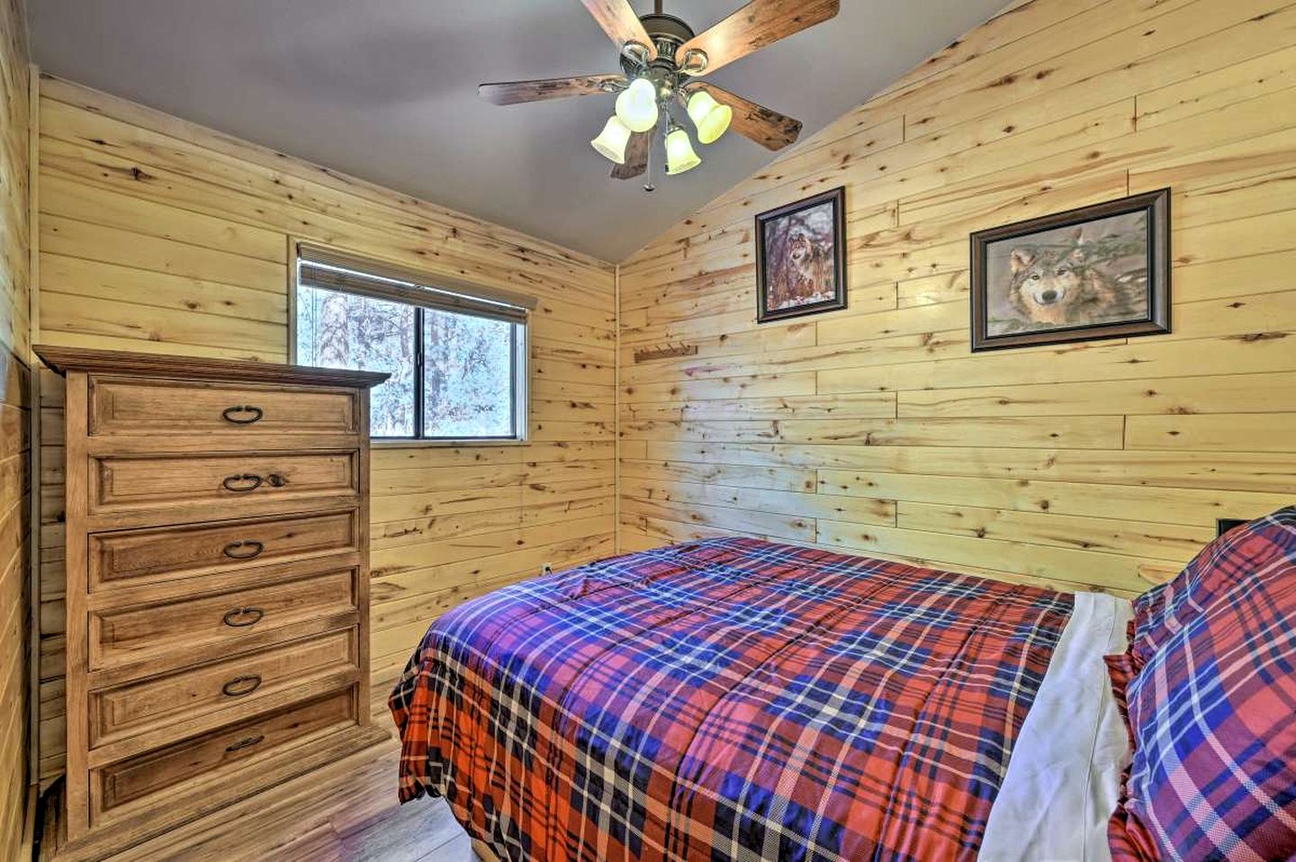 Beautiful Cabin with Hot Tub and BBQ for a Relaxing Retreat in Nature in Heber-Overgaard, Arizona