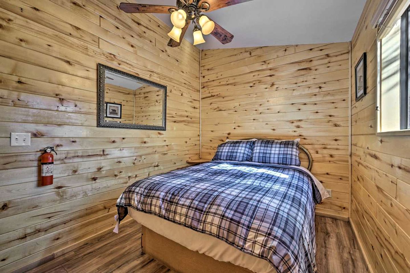 Beautiful Cabin with Hot Tub and BBQ for a Relaxing Retreat in Nature in Heber-Overgaard, Arizona